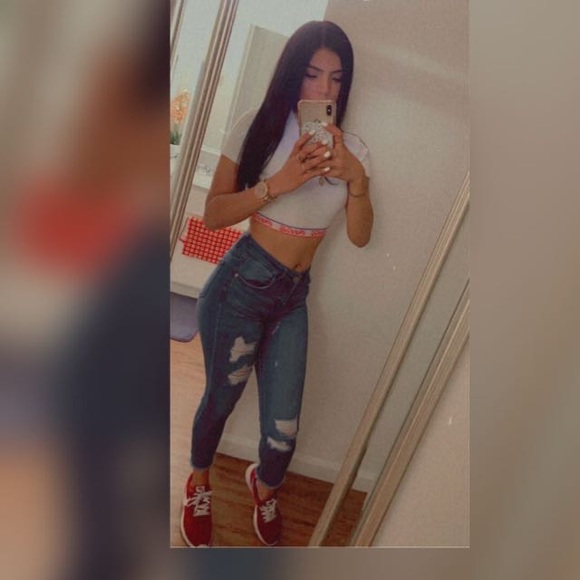 Meet your Posher, Daniela - Picture 1 of 1